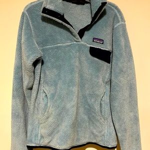 Women’s Patagonia medium light blue sweatshirt